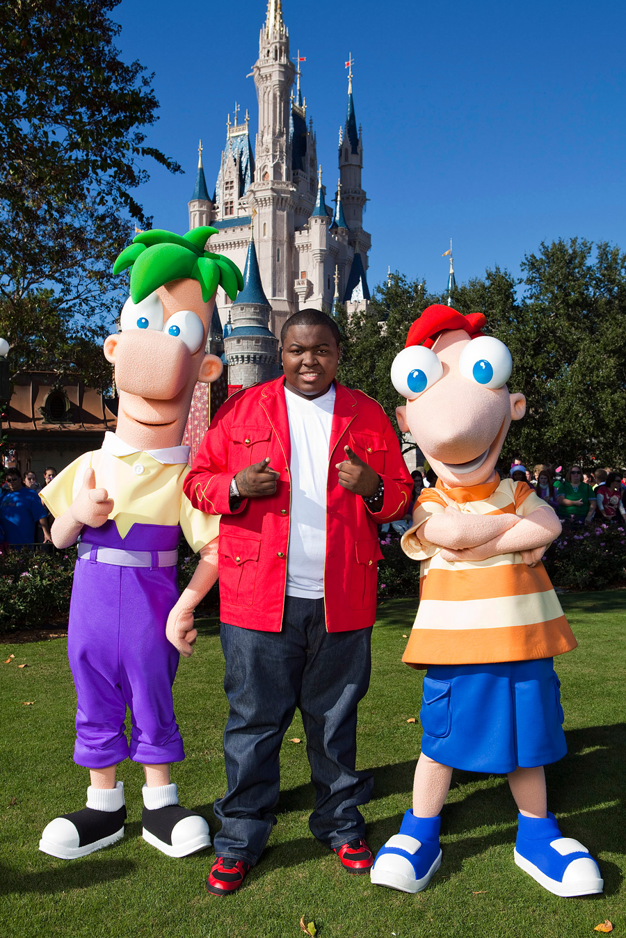 Stars Shine at Magic Kingdom for ‘Disney Parks Christmas Day Parade’ TV