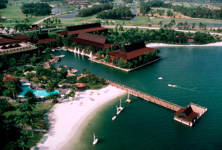 Histories Of Disney S Contemporary And Polynesian Resorts Disney S Polynesian Resort Opened With 492 Rooms In Eight Longhouses