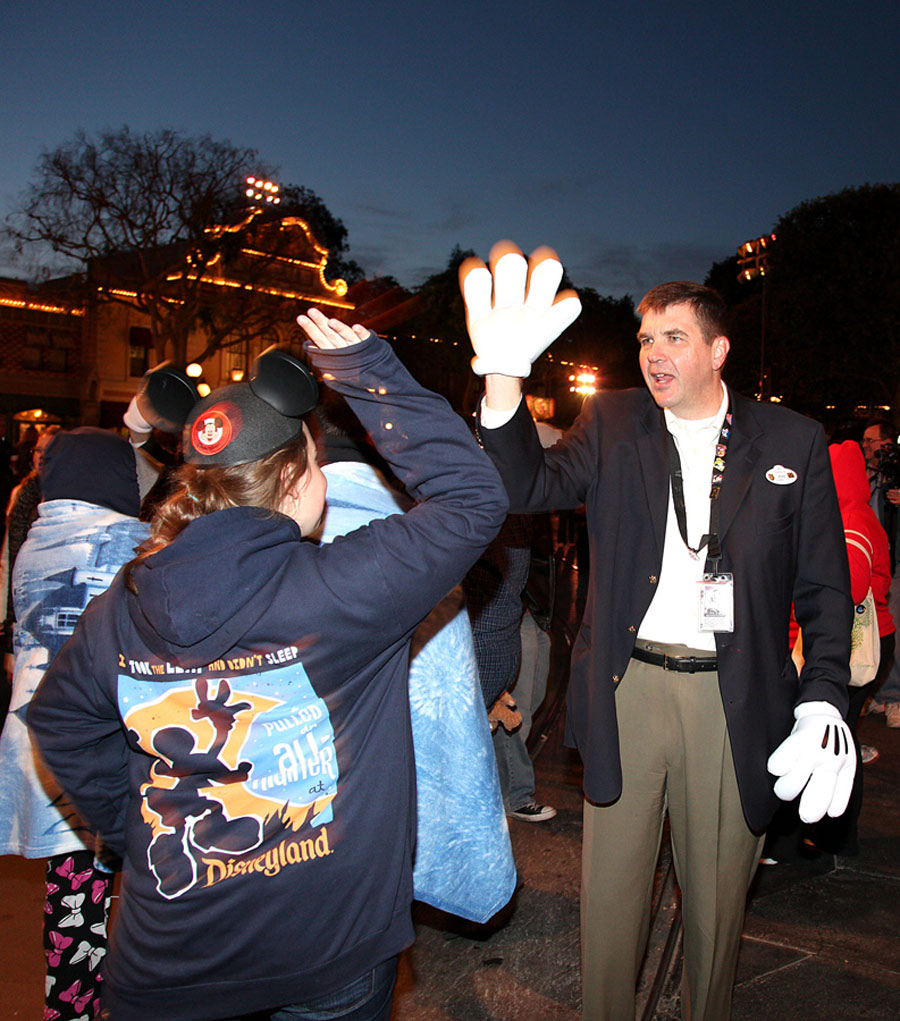 one-more-disney-day-ends-at-disneyland-park-disney-parks-blog