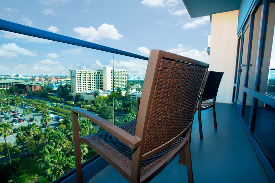 Enjoy Spring At The Disneyland Resort With New Hotel Offer Disneyland Hotel At The Resort