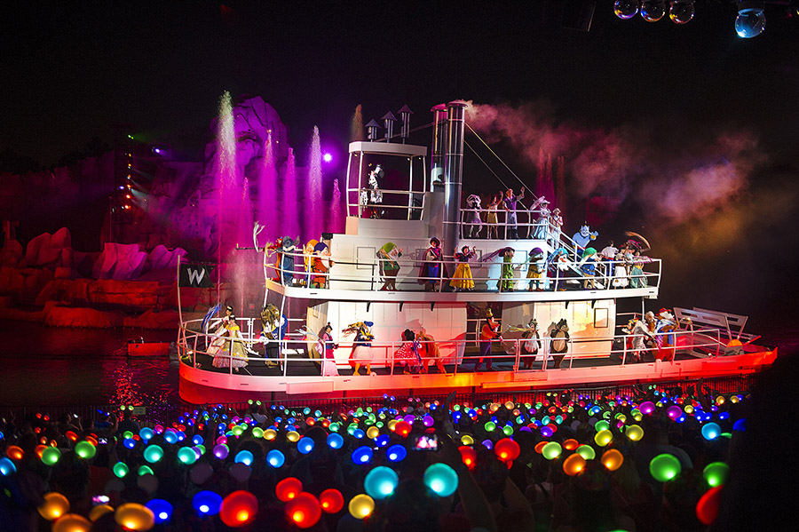 ‘Glow With the Show’ Ears Brighten ‘Fantasmic!’ at Disney