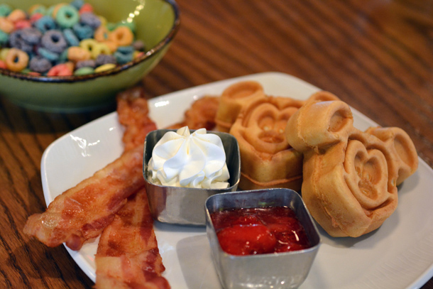 Disney Parks Best Bites: December 2016: Mickey Waffles