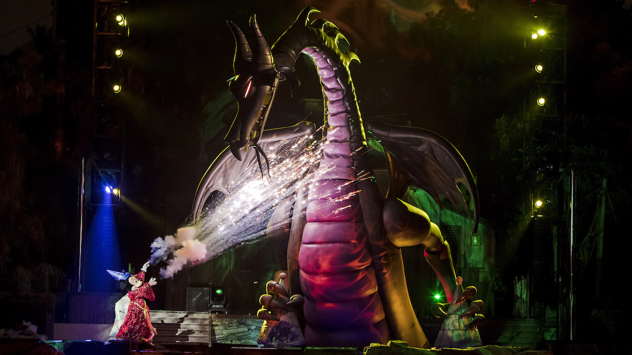 fantasmic is back at disneyland park disney parks blog christmas vacation theme