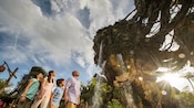 A family of 4 gazing in wonder at the majestic floating mountains of Pandora – The World of Avatar