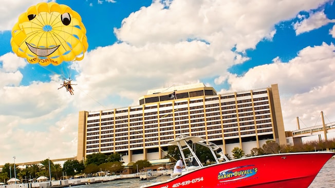 parasailing-00.jpg