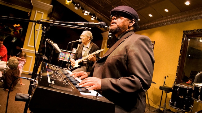 ralph brennans jazz kitchen flambeauxs jazz club 00
