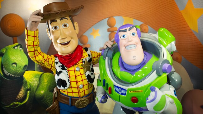 character-meet-buzz-woody-pixar-place-00.jpg