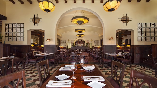 The Hollywood Brown Derby dining room at Disney's Hollywood Studios