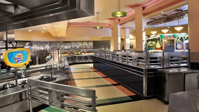 Cooking and carving stations of Hollywood & Vine