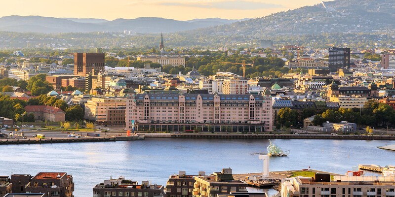 The city of Oslo along the banks of a river