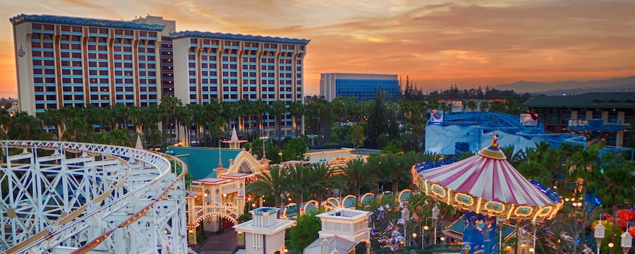 Disneyland Resort Experience The Disneyland Resort Hotel Difference With Benefits That Include Close Proximity To Parks Extra Magic Adventure And More
